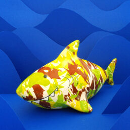 148-00756_D5 διακοσμητικός διακοσμητικος Κεραμικός κουμπαράς κεραμικος κουμπαρας pomme pidou money box καρχαρίας καρχαριας